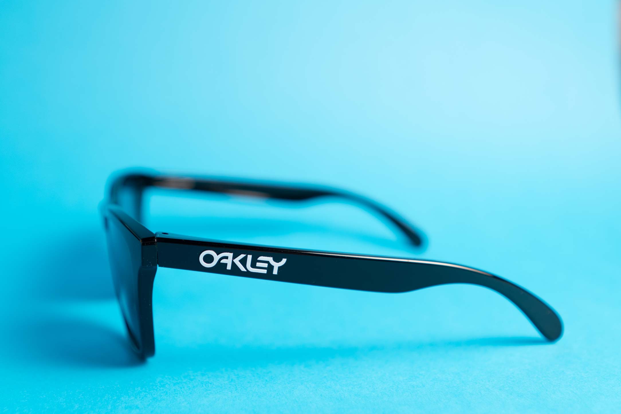 Ako rozoznať pravé Oakley slnečné okuliare brand logo